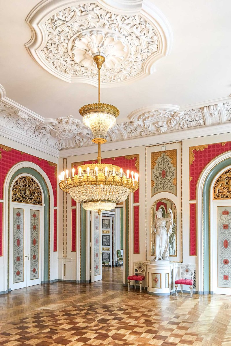 2NMPConcept's tweet image. #architecturevdesign Castles in Copenhagen were both larger and more magnificent. Almost all are completely restored and furnished in period pieces and the decor in each room is so distinctive #royal #Denmark #architectureloves #artandhistory
