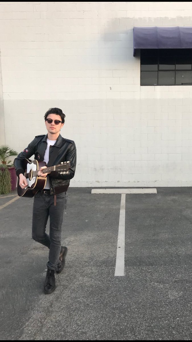 JamesBayMusic's tweet photo. New album out in 1 week… #ElectricLight https://t.co/lciLkb2b4L https://t.co/H9Fnoaepjs