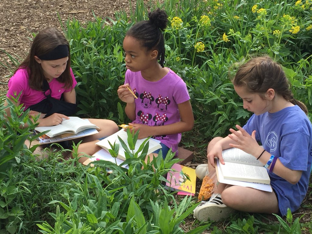 ErikaHerman14's tweet photo. A beautiful day to read in the courtyard! @JenMLynch @bolander_maria @c1shaw @HESCourtyard @Hillcrest_BCPS https://t.co/9VhbbdkSC8