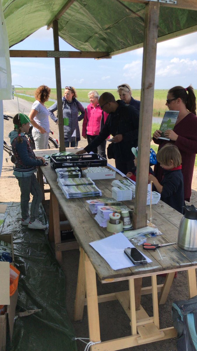 dijkameland's tweet photo. Vandaag tijdens de zonnige fietsdag van @staatsbosbeheer op Ameland een paar honderd fietsers over het project dijkverbetering Ameland geïnformeerd. De laatste keer, het project is bijna afgerond! @wetterskipfryslan https://t.co/OezAwKidrP