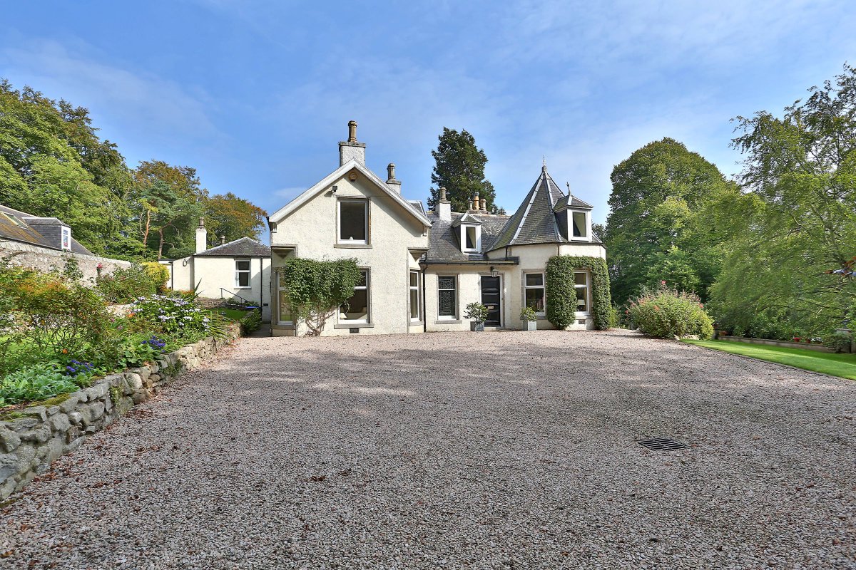 struttsbanchory's tweet photo. #OpenHouseDay starts tomorrow! We have a great selection of properties taking part, viewings are from 11am to 3pm. #Saturday #12May18 #Cothal #Monymusk #Aboyne https://t.co/Y19QtnTW4J https://t.co/jqkGF2BoTN