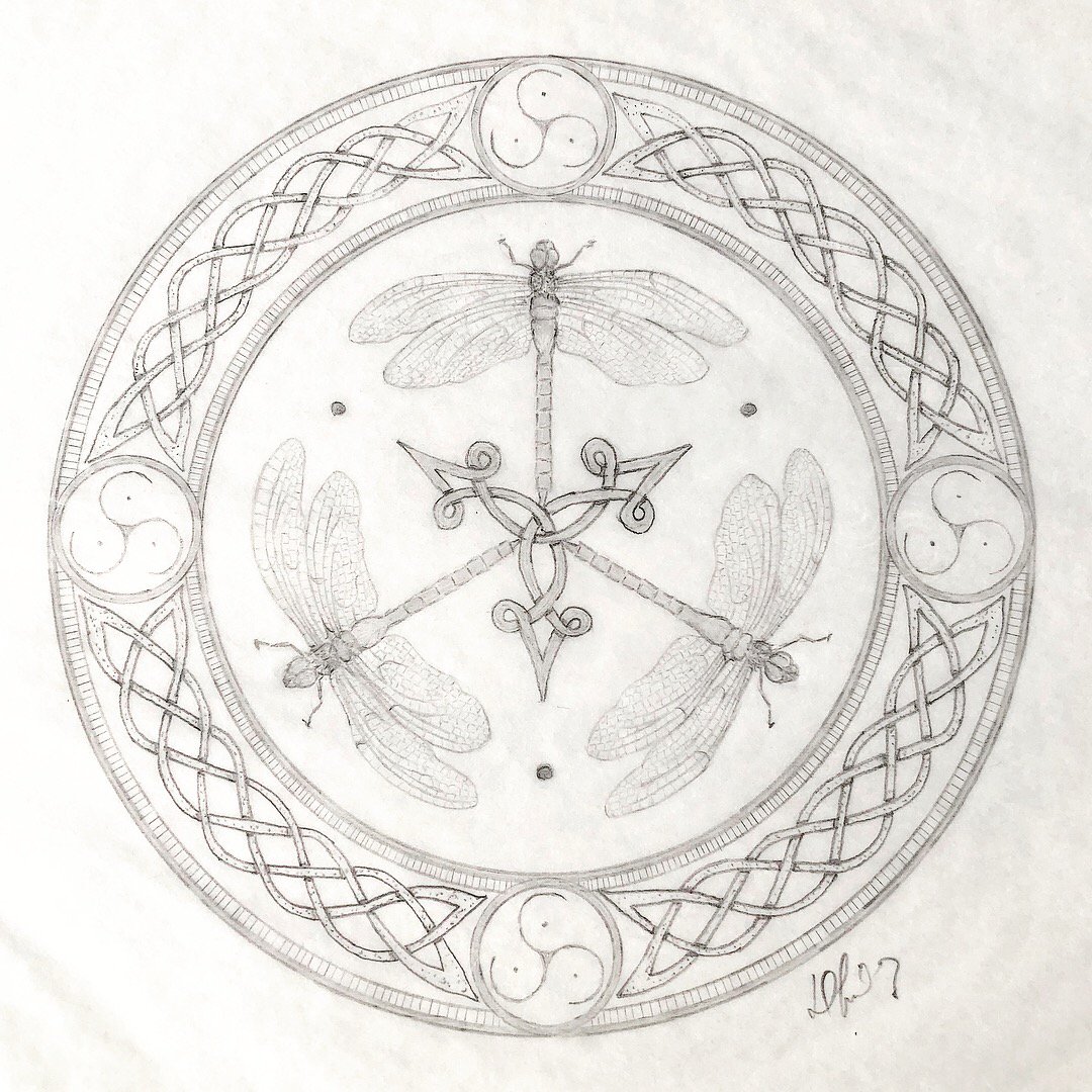 DianeLilly1's tweet photo. The dragonfly drawing is finished! This drawing sort of magically flowed out of me in an almost surreal way...Next step is to wood burn the design onto decorative plates...#dragonflydrawing #celticart #celticdesign #knotwork #pencildrawing #sketch #dragonflies #drawing https://t.co/uMqdDfMd2d