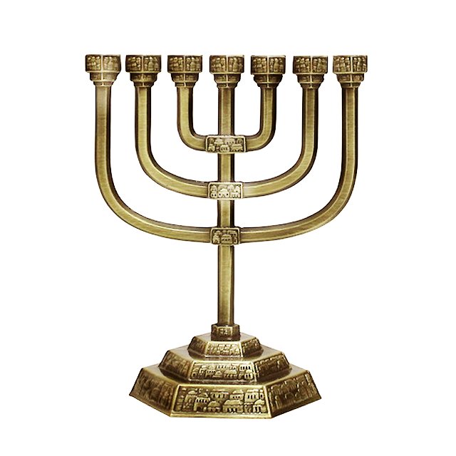 JudaismeS's tweet photo. Le ménorah agit comme étant une des symbole la plus vieux dans la religion juif. Ça agit d'être un candélabre à sept branches utiliser dans un temple. Le Cohen allume chaque après midi et le nettoie a chaque matin. Ça représente la lumière divine qui se répand à travers le monde https://t.co/ZSFHs2hA1d