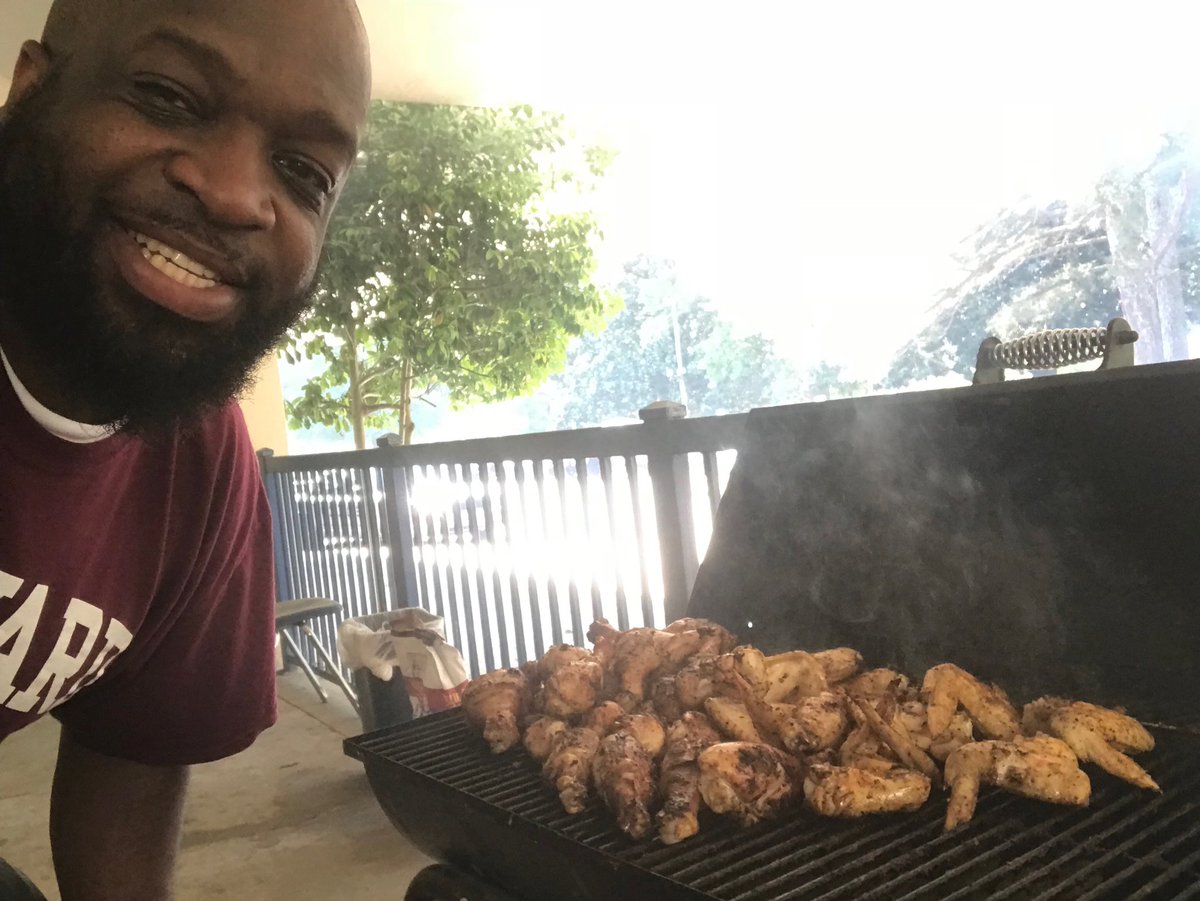 Surprising our great @APSHarperArcher teachers today for lunch @DrEmilyAMassey #Mastergriller @CarstarphenMJ