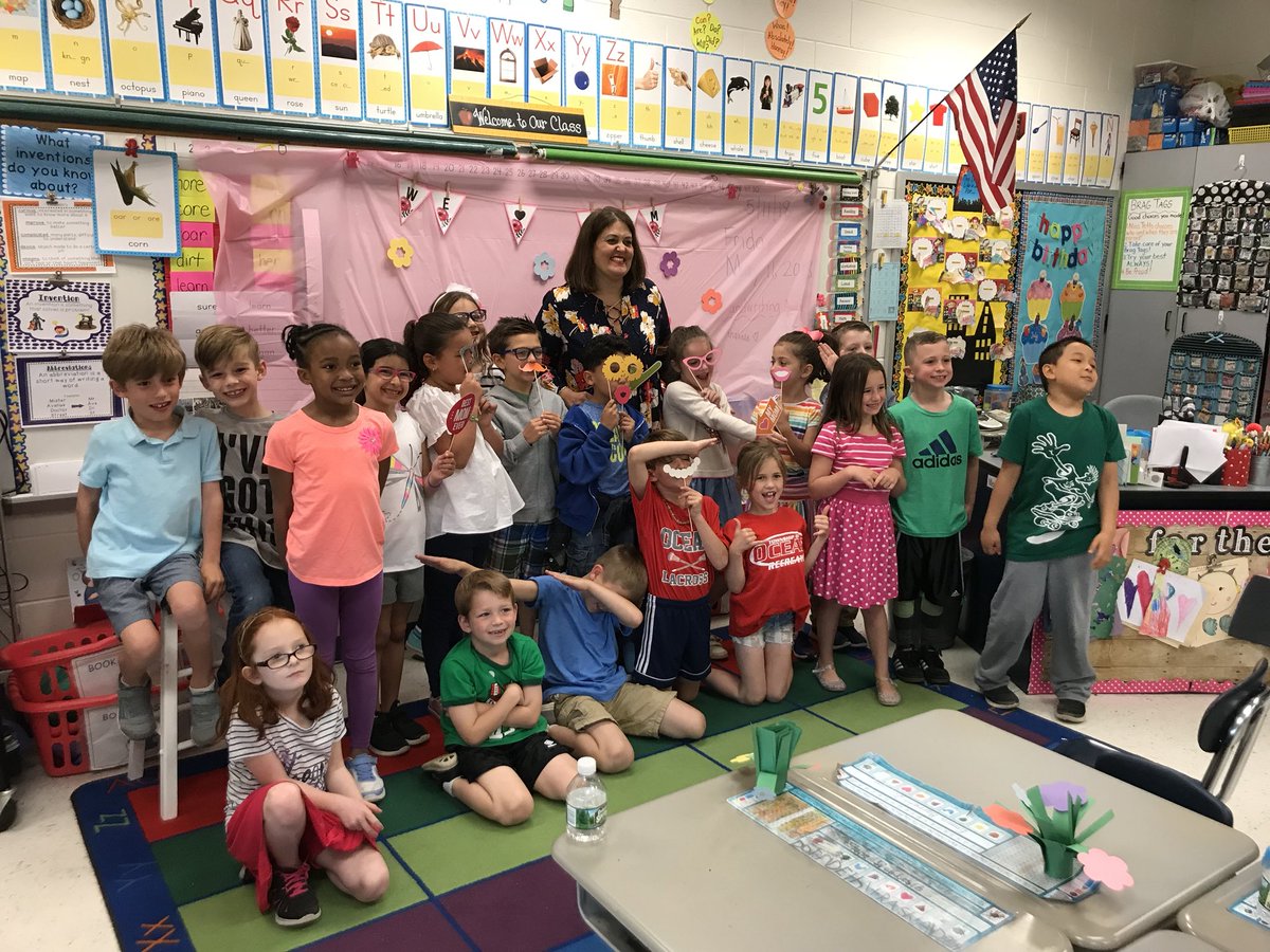 MrsDonohue11's tweet photo. Had a fantastic time at Muffins for Mom today! Thank you Miss Tetto! @WanamassaElem #feelingthelove #candyfriday https://t.co/e4PJKIvU4f