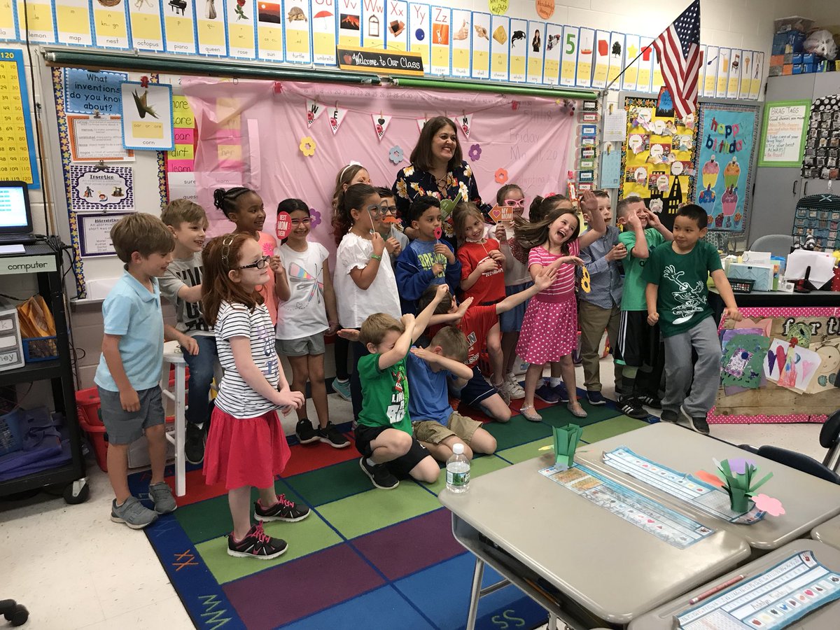 MrsDonohue11's tweet photo. Had a fantastic time at Muffins for Mom today! Thank you Miss Tetto! @WanamassaElem #feelingthelove #candyfriday https://t.co/e4PJKIvU4f