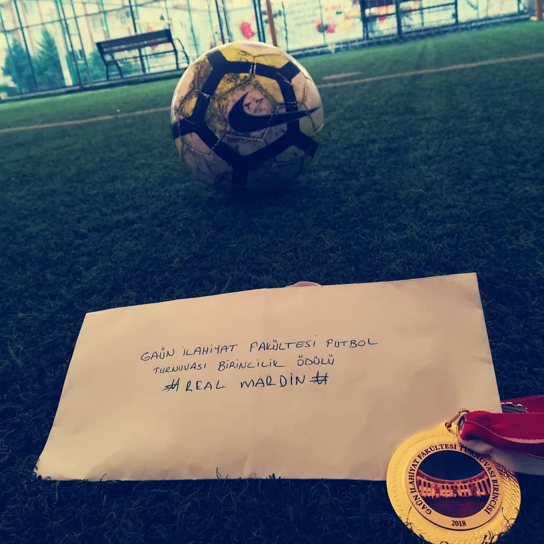 Gaün ilahiyat fakültesi "Kardeşlik Turnuvası" sağ duyulu mesajların verildiği ve kardeşliğin pekiştiği bı şekilde amacına uygun olarak sonlandi. Finalde diriliş ve real Mardin'in karşı karşıya geldiği mücadele de kazanan Real Mardin olarak birinciliği göğüsledi.