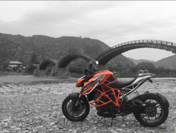 chop1290's tweet photo. #ktm #ktm1290 #ktm1290sdr #1290superduke #SuperDukeR #readytorace #powerparts #YsGear #yamalube #racefoxx #lightech #frentubo #Rottweiler #Akrapovic #Brembo #ohlins #Healtech #Maxicarbon #ISA #FandFcarbon #evotechperformance #SWmortech #berypan
#mudguard #splashguard https://t.co/dvuRYdx2Wu