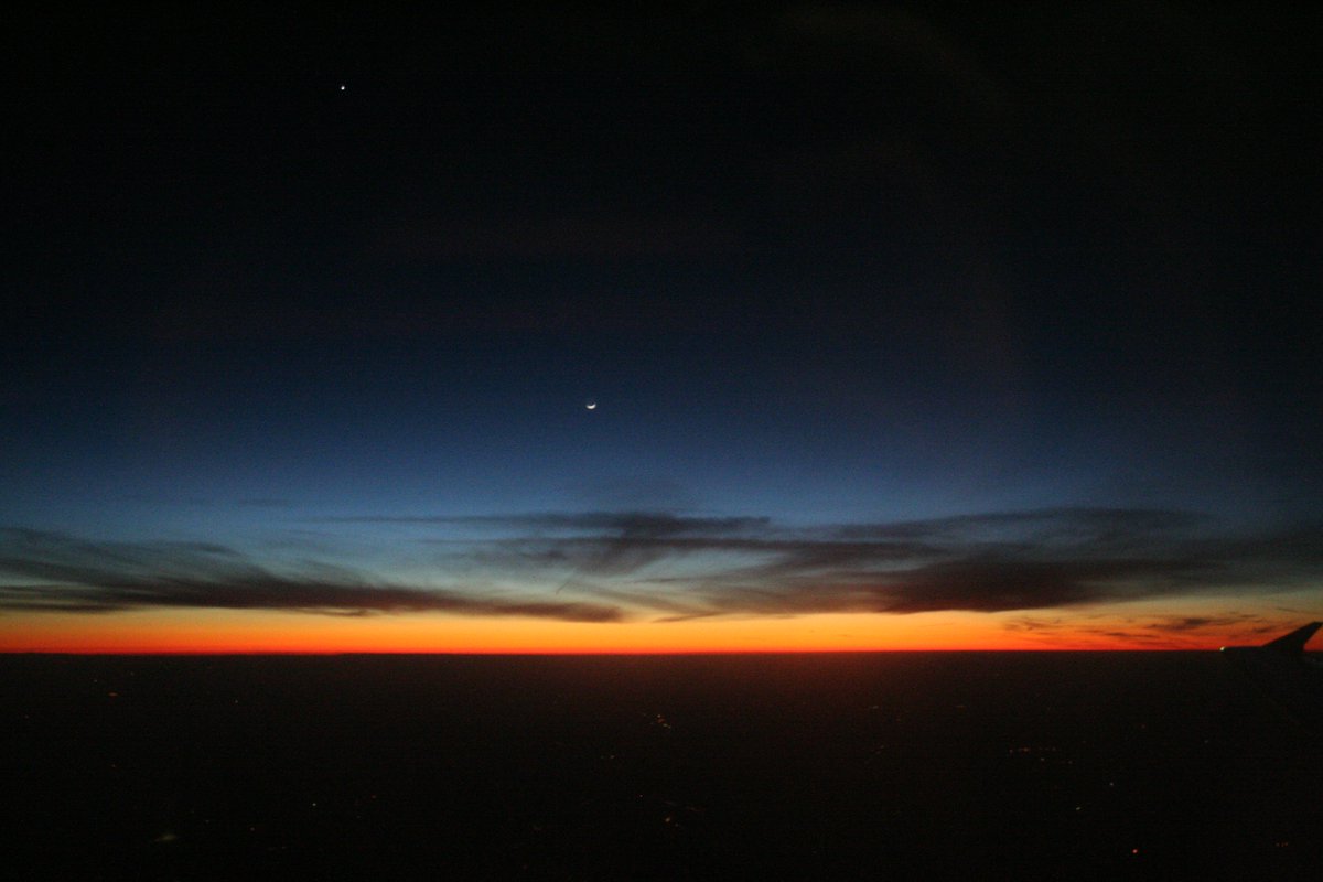 rkadkins312's tweet image. @mmsBA Found this one from 2012, somewhere over Georgia. #KHTS to #KFLL   #wingfriday #moon #venus