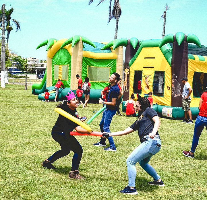 MEDLIFEmovement's tweet photo. A huge shout out to our MEDLIFE Universidad de Puerto Rico Aguadilla for being named #ChapterOfTheWeek! 👏
These amazing MEDLIFErs are always spreading the #MEDLIFEmission and built a castle for the Race 4 Kids: Inside the Magic event.
#MEDLIFEmovement https://t.co/RrAVlJxw12