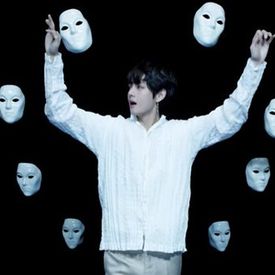 Anneyee_0427's tweet photo. tae in singularity is killing me omg 😍😭❤️
#BTS
#BTSARMY
#BTSLOVEYOURSELF
#BTSLoveYourselfTour
#BTSARMY
#taehyung
#taekook
#TaehyungArmyLovesYou
#bangtanboys
#BANGTAN
#Singularity
#KimTaehyung
#SingularityMusicVideo
#Taetae https://t.co/Id2izp8ARy