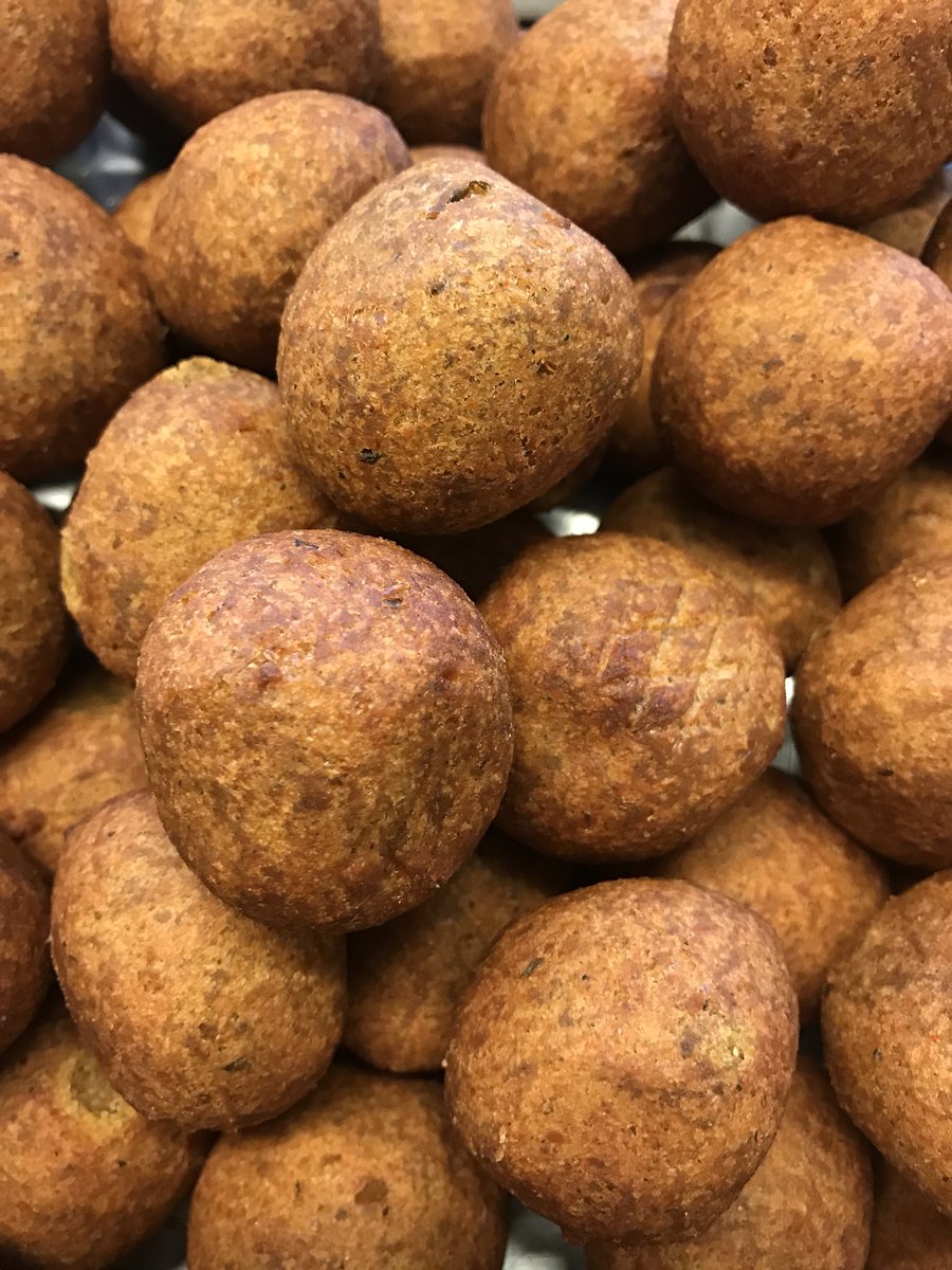 200 homemade vegan falafel balls done! 👊🏻 ready for <a href="/KenAvon_Brewery/">Kennet & Avon Brew</a> #vegan #homemade #glutenfree #tasty #popup #beergarden #SeeYouSoon
