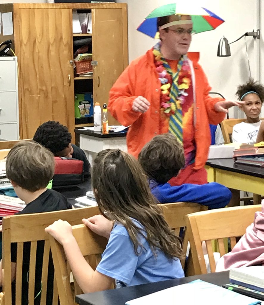 JTM_IB's tweet photo. ...When your โsub,โ Mr. Roy G Biv, comes in to teach about color and light, investigations get extra interesting! Love our over-the-top creative teachers @JTMooreMS! #HHSCluster #STEAM https://t.co/FqqFUjRRZq