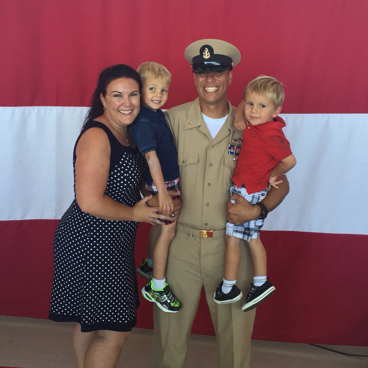 BankofAmerica's tweet image. On #MilitarySpouseAppreciationDay, we celebrate those who serve our country daily. Learn more at go.bofa.com/sga8g