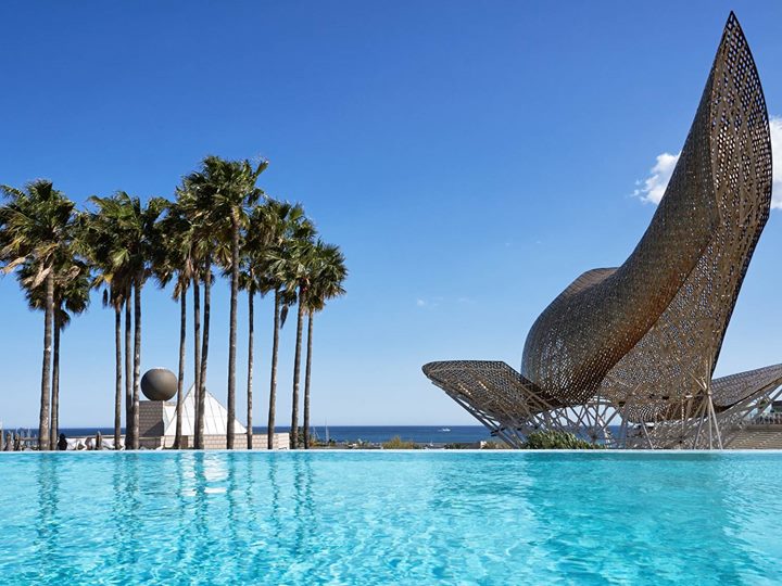 HotelArtsBcn's tweet photo. The most compelling color in the pantone - our Infinity Pool #almostsummer #hotelartsbarcelona #infinitypool https://t.co/o6reNN98mD https://t.co/MuklkRHQ3E