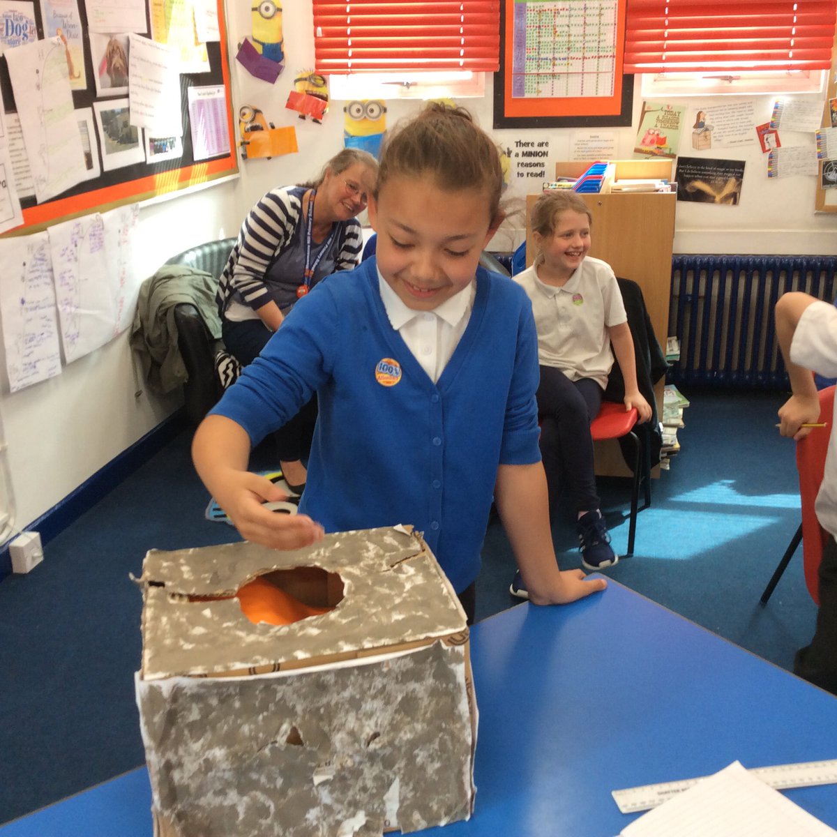 MowmacreHill's tweet photo. Eww...it's sticky! @DSATScience #guesspoo https://t.co/OQrA3UytHs