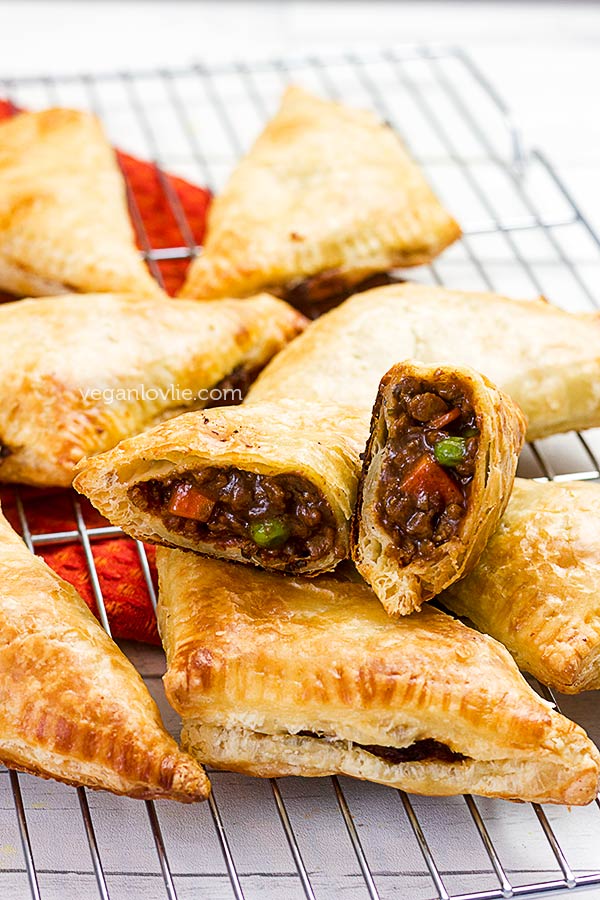themisfitbaker's tweet photo. Vegetable Pasties with Vegan Mince -via @veganlovlie https://t.co/FWDcL2at1f https://t.co/H45XBrx4VE
