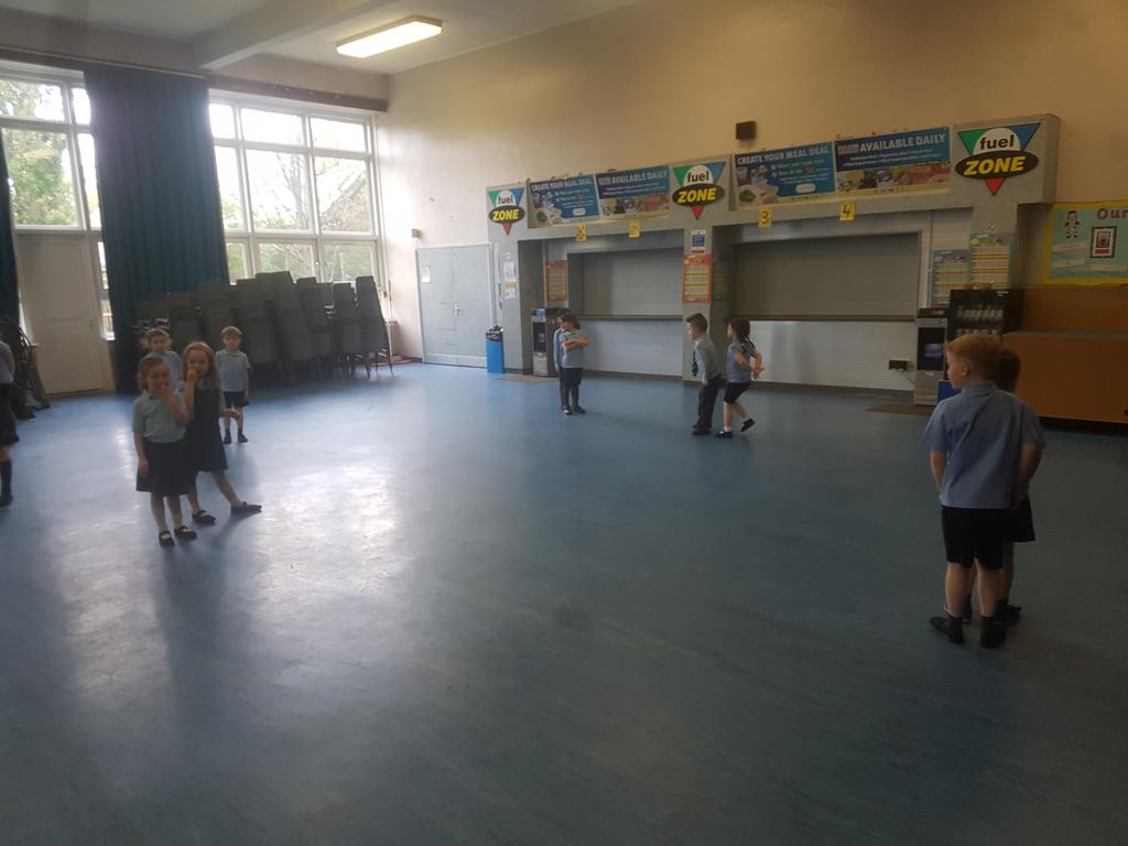 OLRprimary's tweet photo. P2/1 were bringing their math and literacy into their P.E lesson today, as they worked on their positional language. #maths #literacy #physicalliteracy #compositeclass https://t.co/dnKUqNzuAb