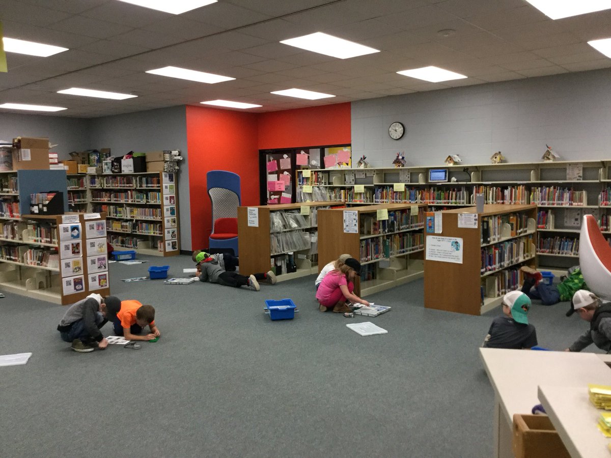 JessWestMB's tweet photo. Our first grade classes get to try our hand at robotics! #persevere #collaborate #legolanguage. Thank you @maroszekgt !  #mbbulldogs #hssd https://t.co/36Y8tiQyZl