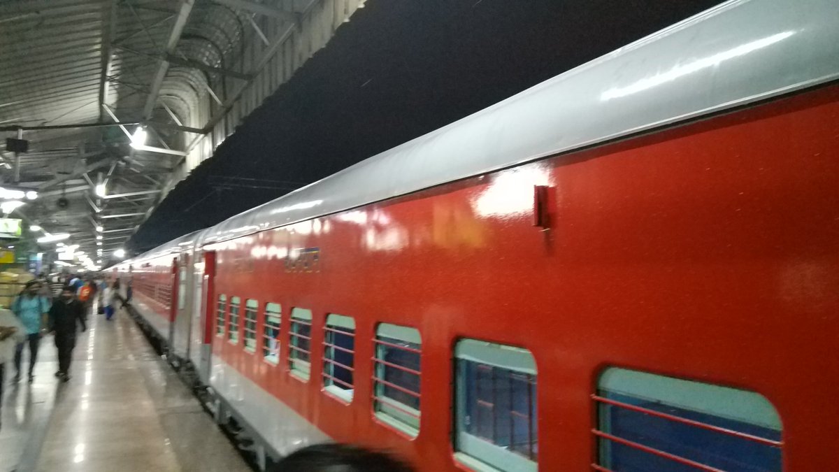 Susheel_Indra's tweet photo. Thank you for the pleasant surprise @PiyushGoyal ! Wonderful special train for Karnataka Elections from Yeshwantpur to Belgavi. 
The station is so clean, I see a lot more dustbins inside the train and in the station as well.
#DevelopmentSpeaks #SwachchBharat #ShresthaBharat https://t.co/uL2fqeUhaV
