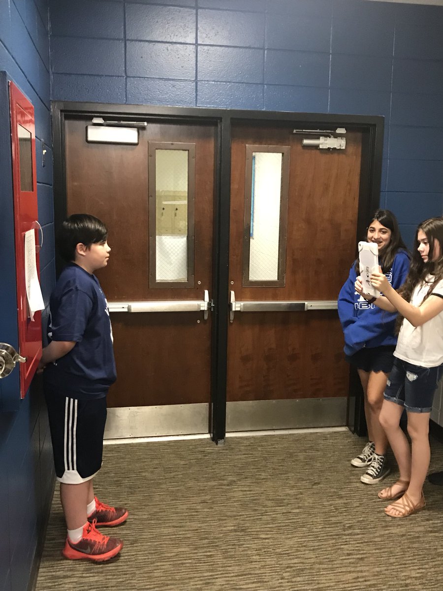 AnnieHNelson's tweet photo. Revising and editing videos based on peer feedback. #HBMShawks @jonathanadel https://t.co/QmRhX1hZeC
