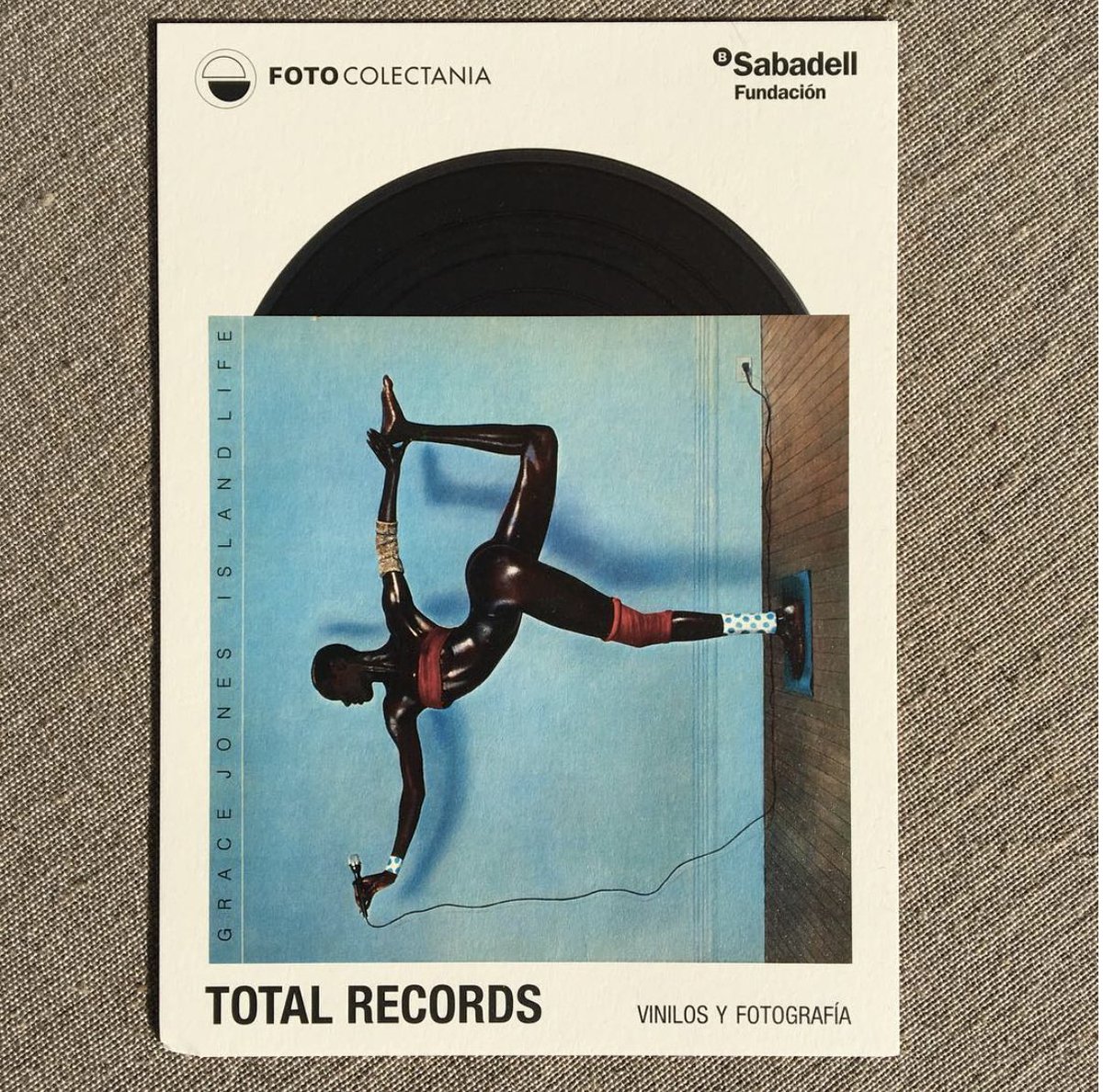 UtopiaMarkets's tweet photo. Avui a les 20h30 punxem la música de les portades de #totalrecords, l'expo de @fotocolectania 
Projecció de les fotos que han fet la història de la música i de les botigues de discos. #atocar
🙂Veniu! Obrim a les 19h00
11, 12 i 13 de maig a @Utopia126 
Amb @FBSabadell https://t.co/WGDyaBvVr6