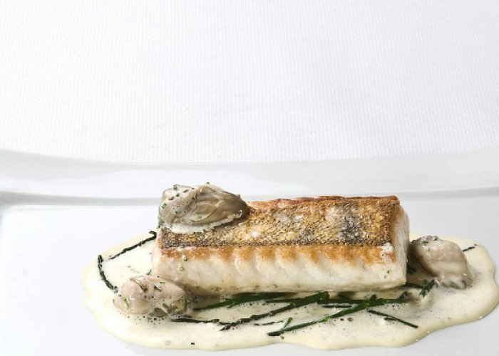 Dineren op sterniveau? Dat kan bij <a href="/kaatjebdsluis/">Kaatje bij de sluis</a>*! Chef #PeterPostma werkt graag met biologische producten, veelal uit de directe omgeving. Ervaar het zelf en reserveer dit Michelin-menu van maar liefst vijf fantastische gangen voor maar € 44,50 p.p! bit.ly/2KVrPpY
