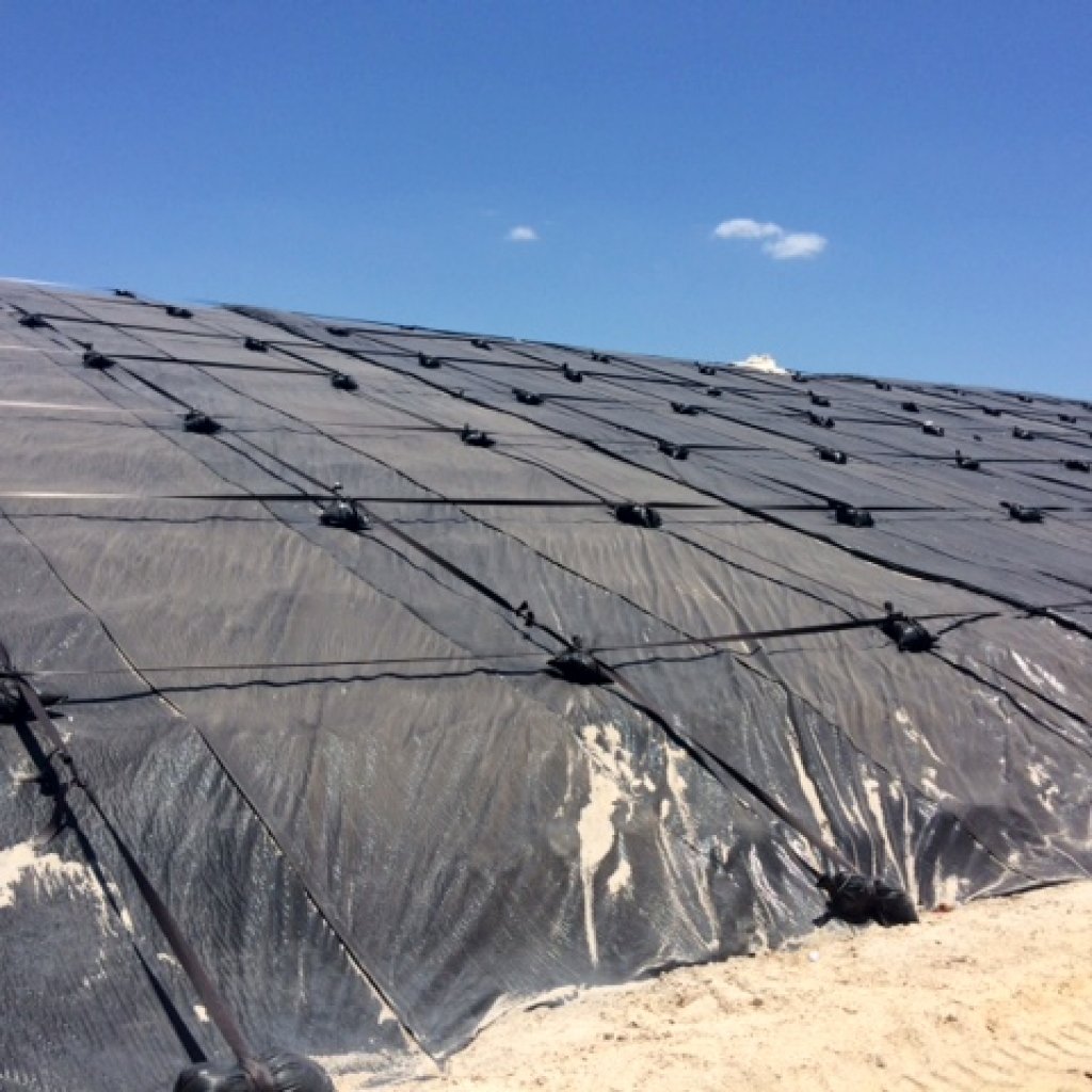 COMANCO's tweet photo. @COMANCO Progresses with Temporary #Closure Project at Central FL #Landfill
SAFETY ★ QUALITY ★ SERVICE
#DuraSkrim #LinerInstall #BlackLiner #Containment
https://t.co/eIpR9q0kJB https://t.co/H1YRjiABfD