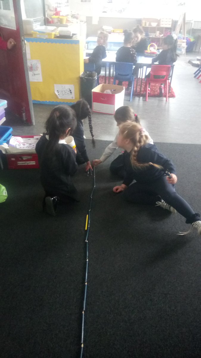 ibroxp1a's tweet photo. We worked together to find a way of measuring the distance that our marshmallows travelled. Lano was the winner, her marshmallow measured over 30 pencils long. https://t.co/1tFHnZYX0c