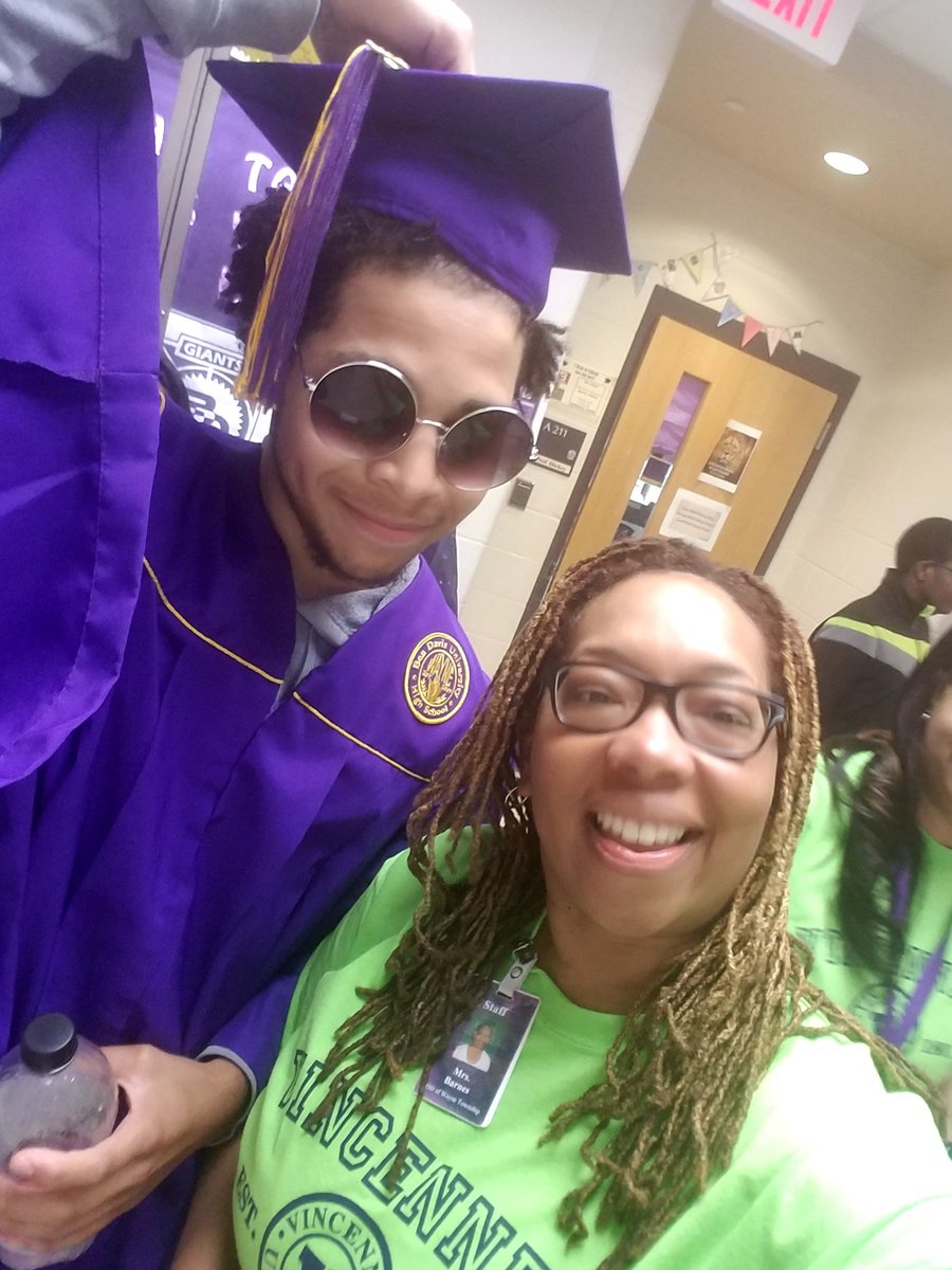 AngelaBarnes09's tweet photo. I am so proud of the @BDU_Scholars class of 2018! Congratulations! Your success makes my heart smile. #NGCpride #wearewayne #earlycollege https://t.co/53PzXN6wF8