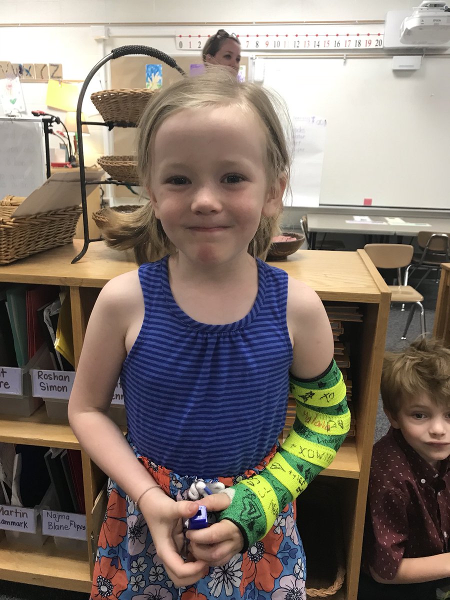 alyrvs's tweet photo. Girls run the world #FuturePresident #bethemodel18 @HanawaltHawks https://t.co/WIdR8IYuA8