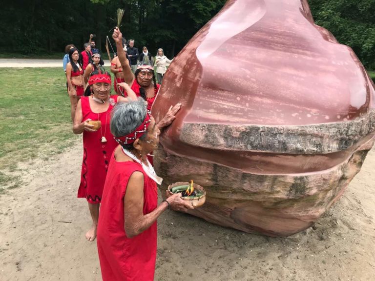 InsMamaRosaBol's tweet photo. #EnFotos | Así se desarrolló ritual Pemón de sanación, de esta manera Venezuela inicia repatriación definitiva de la piedra Abuela Kueka, la cual fue llevada a Berlín, Alemania  en 1998 https://t.co/67VPkLrPcr