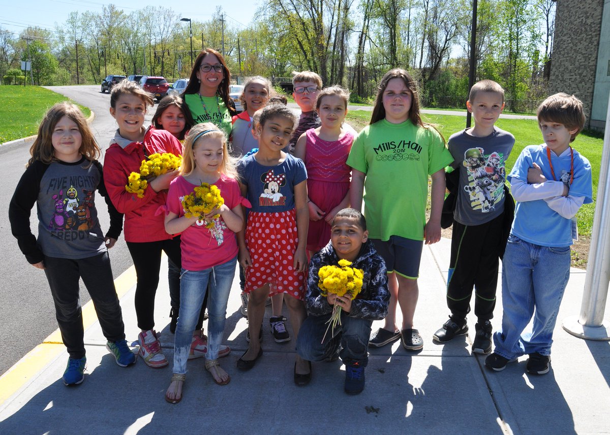 romecsd's tweet image. Staley 3rd graders in Mrs. Mills class pick #flowersformom on the trails today.