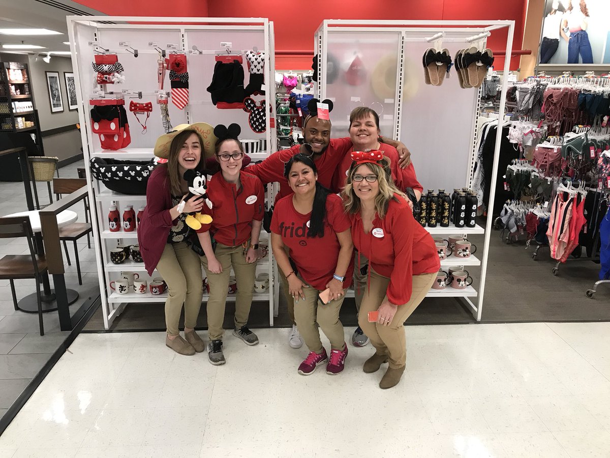 Who’s excited about Mickey? This group at #T86 is!!! <a href="/BuffoSarah/">Sarah Buffo</a> <a href="/kaitward16/">Kaitlyn Ward</a> <a href="/BiancaZerwas/">Bianca Zerwas</a> #MickeyatTarget #D127 #winningtheweekend