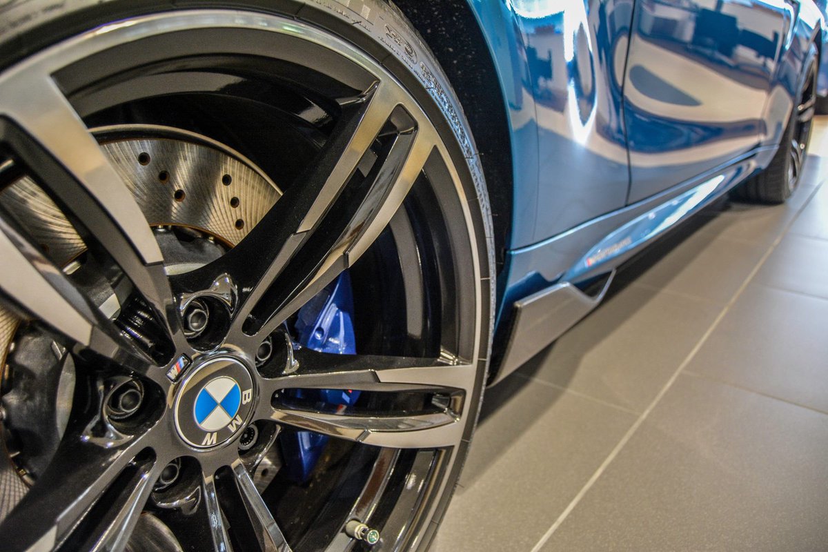 BMWofSouthpoint's tweet photo. 2018 BMW M2 in this stunning long beach blue! Check out the extras:
#MPerformancePackage #ExecutivePackage #CarbonFiberInteriorTrim #Moonroof #CarbonFiberSideSkirtWinglets #CarbonFiberMirrorCaps #CarbonFiberArrowKit #BMWM2
#K40Electronics #K40 #ClearBra #TitaniumExhaust https://t.co/pVFokME5G5