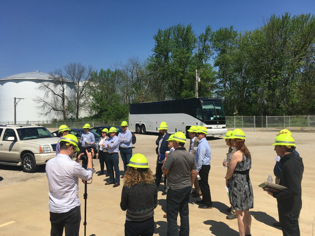 SandCElectric's tweet photo. Yesterday, S&amp;C invited #Microgrid2018 attendees to tour and learn the ins and outs of the @AmerenIllinois microgrid in Champaign, Ill. – the first utility-scale microgrid in the U.S. to enter service! https://t.co/LpgBDg898y