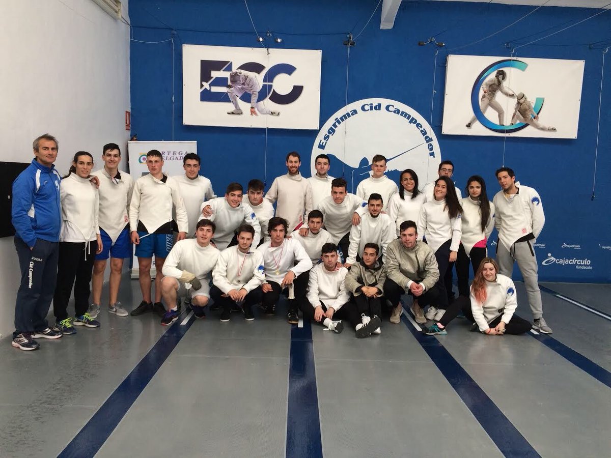 UI1TAFAD's tweet photo. Nuestros alumnos de @UI1TAFAD @ui1Universidad practicando esgrima en @EsgrimaCid #esgrima #enguardia #florete #espada #sable #deporte #TAFAD https://t.co/kNQTjpquSF
