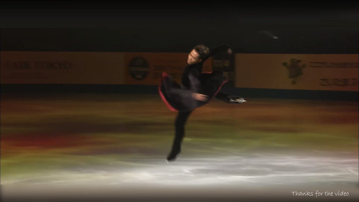 mid19c's tweet photo. Here is D1SK’s interpretation of a barrel turn jump on the ice, in Krone, Carnival on Ice 2017. The music is about a guy who has to fight for people at the cost of his friend’s life or his own body. But D1SK always leaves it to you to decide what to think of the program. https://t.co/0AEEg1d2tt