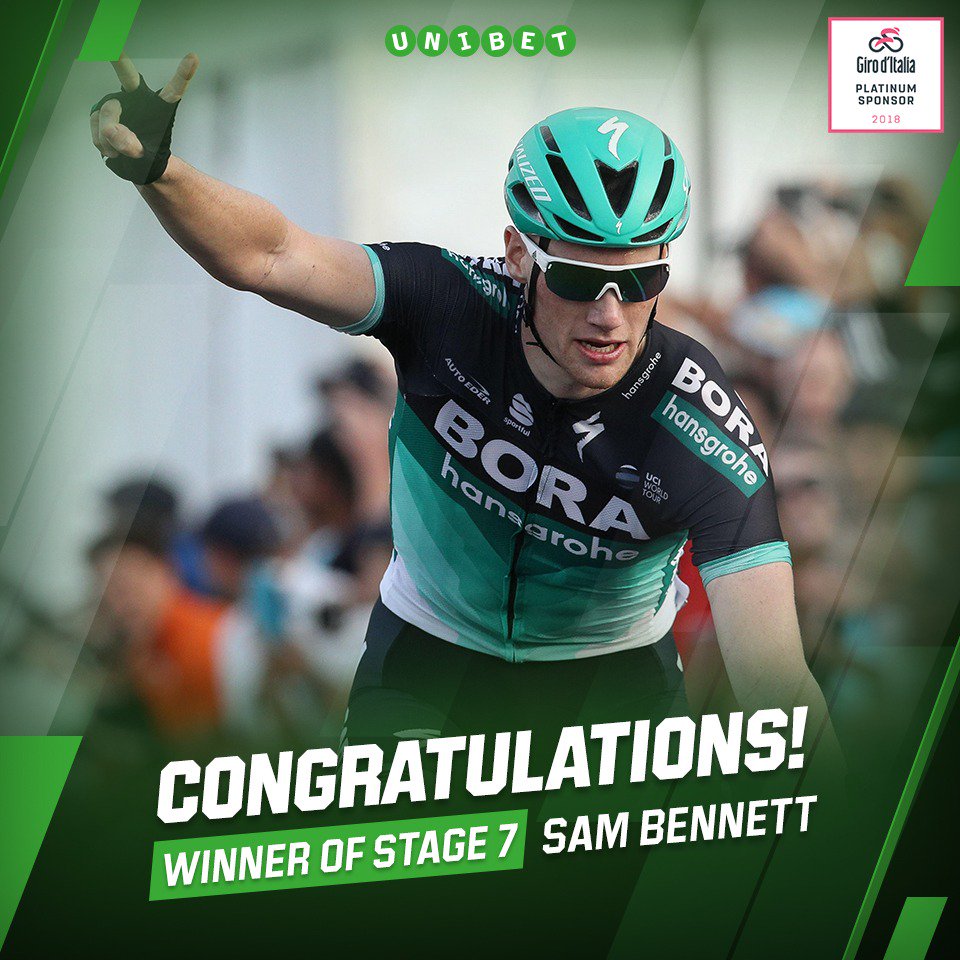 unibetbelgium's tweet image. 🏁 @Sammmy_Be (🇮🇪) wins in #PraiaAMare! 👏

2⃣ @eliaviviani 🇮🇹
3⃣ @Bonifazio_993 🇮🇹

💜 @SimonYatess stays in Pink

What a lovely sprint in this @giroditalia 's stage! 😍

#Giro101 #Giro #giroditalia