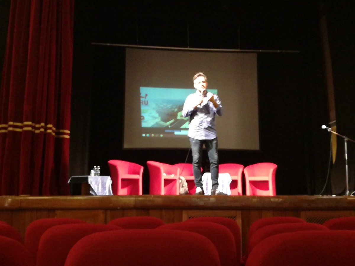 radioeco's tweet photo. Lezioni di comunicazione da Giorgio d'Ecclesia #fru18 @rad_uni https://t.co/ERoeEfNFpU