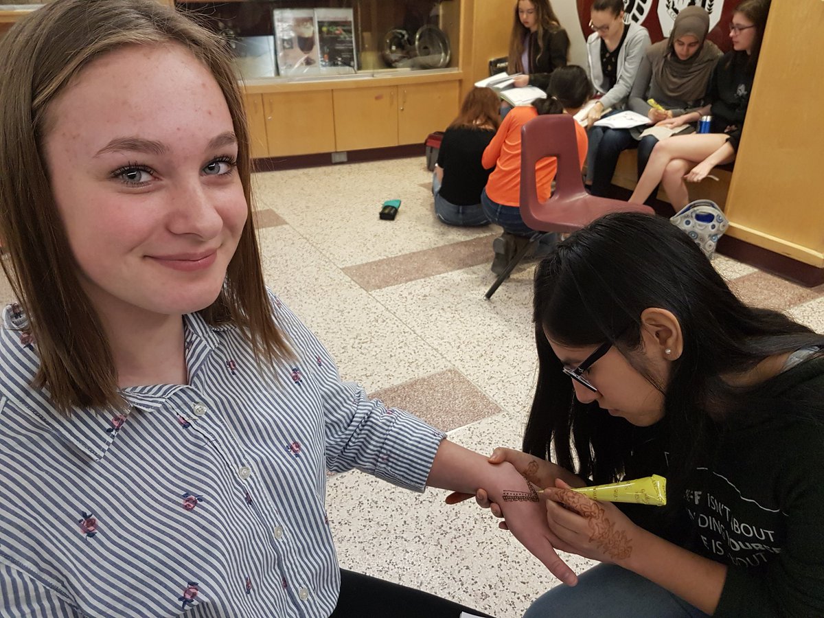 learnwithmiller's tweet photo. Henna in the Hall...celebrating diversity continues at Moira! @SpeakUpMSS @MoiraSSnews https://t.co/sFhtqTmDde