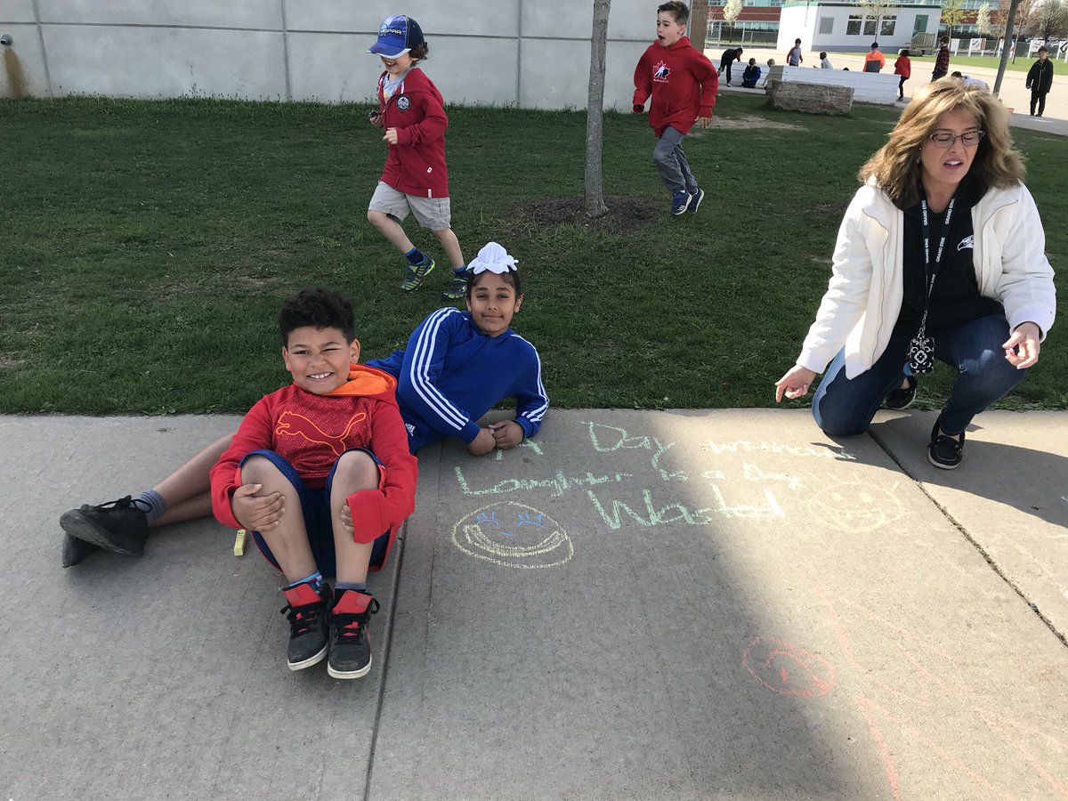 LVolchoff's tweet photo. #MentalHealthAwarenessMonth #goodfriends @RyersonHeights @GEDSB https://t.co/exNM0DASiG