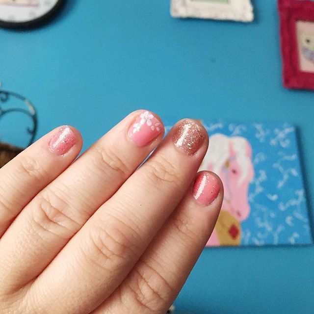 I may have to work the weekend, but at least my nails look fabulous!
.
.
.
Sara at @fabulousdssalon is always keeping my nails looking beautiful. I wasn't kidding when I said gel manicures are my new thing lol. ift.tt/2Iy8blj