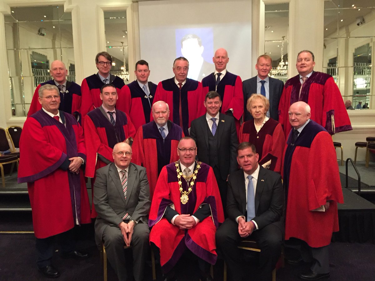 marty_walsh's tweet image. I signed the scroll of honor and accepted the Freedom of the Galway award from Mayor Flannery of Galway City this morning. It is an amazing honor to join the likes of John F Kennedy, Pope John Paul II, Hillary Clinton,Richard Daley, and Nelson Mandela as a recipient of the award.