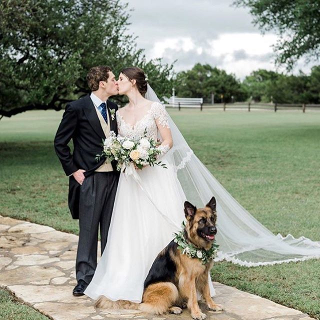 Happy Fri-Yay! We’re adding this picture to your list of things to be excited about!😍 #stardustbride ift.tt/2rzZAVw