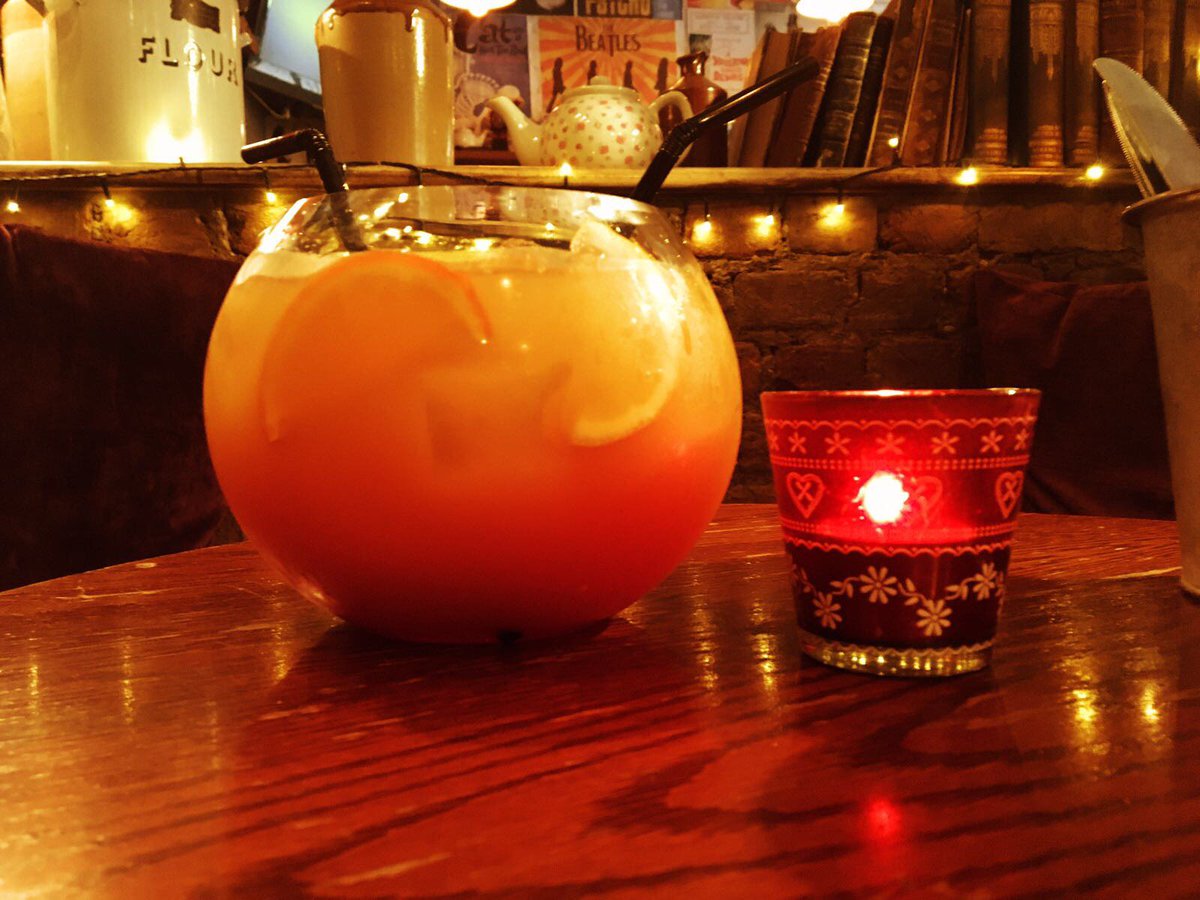 Konnigans's tweet photo. You have to love Noel Coward....! 😍😍 #happyhour #happyhourlondon  #241cocktails #wandsworthtown #bestbarsnacks @NappyValleyNet @timeandleisure  @StJohnsHill @WandsworthDeals @lovewandsworth @lovebattersea https://t.co/4wRU6q00cV