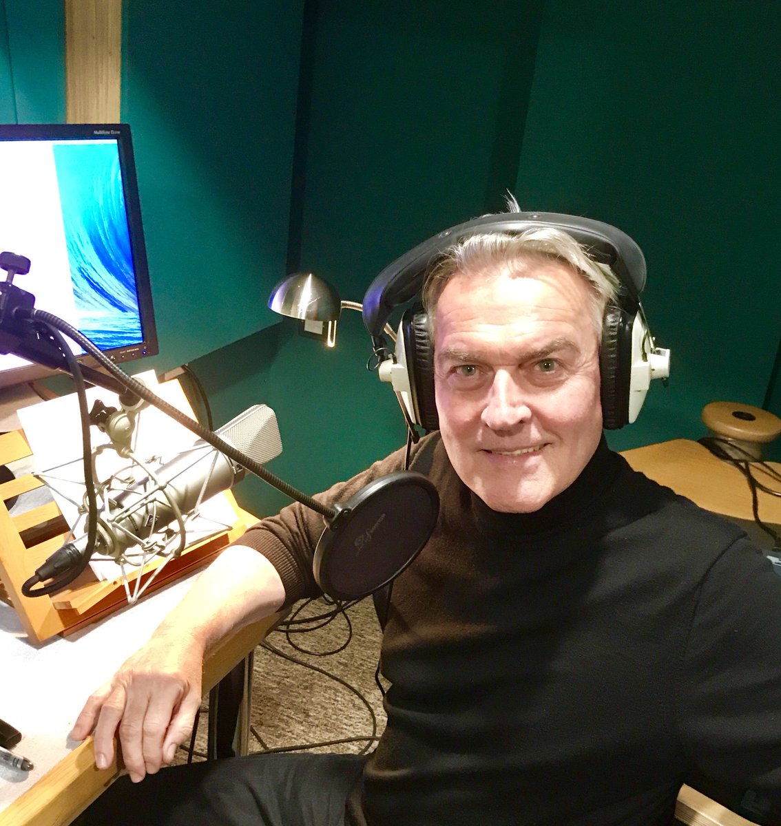 nigelbarberact's tweet photo. A fantastic 2 session day at the beautiful @voiceoversoho Big thanks to @SohoVoices #lovemyjob #voiceover #voiceoversoho #sohovoices #IBM #ABB #SkinCeutical https://t.co/iKFPu5bTOY