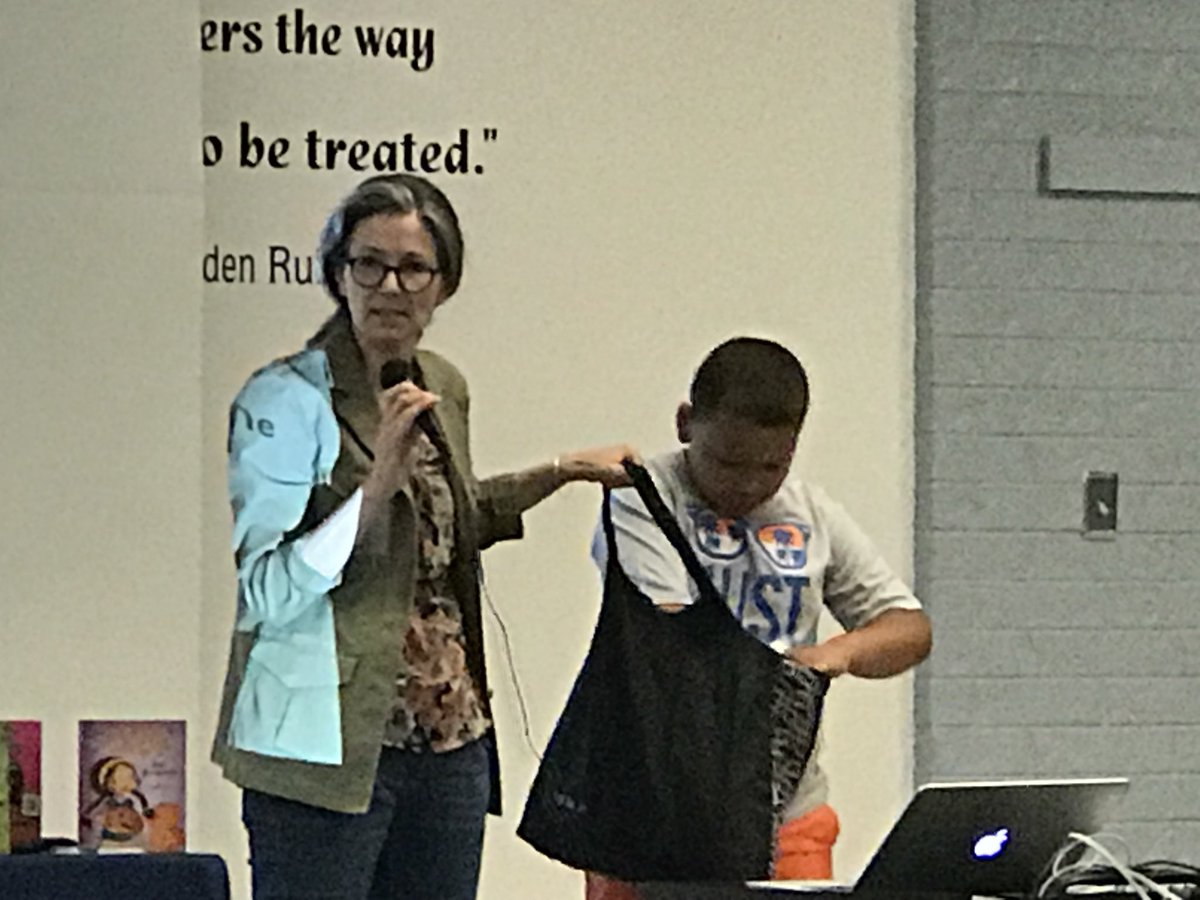 LHElemPatriots's tweet photo. Author, Jessica Young, visits LHES.  @teresabateayers @janetddalton https://t.co/fp8rEyttdX