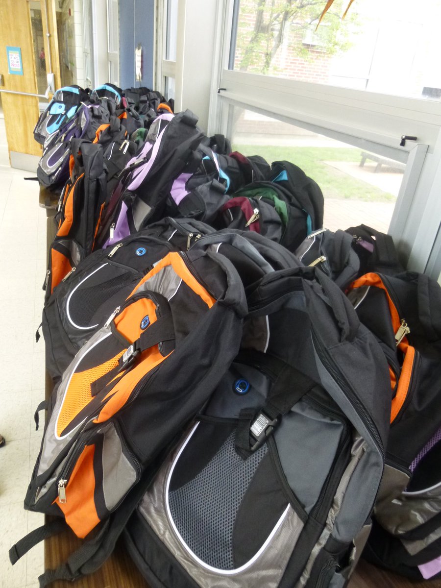 Richer_Schoolma's tweet photo. Thank you to Main Street Bank for the donation of 50 backpacks filled with supplies. #MainStreetBank #CommunityHelpers #RickerRocks https://t.co/Db9D04zOUr