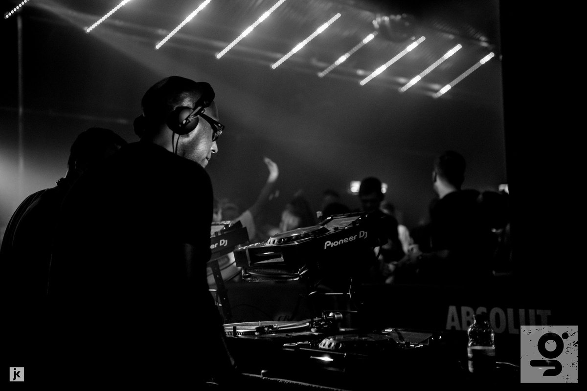 thisisgorilla's tweet image. Great party last night with @absolutvodka #MoodIISwing #ProjectPablo #BLOOM Full album up now! goo.gl/8JpTmt